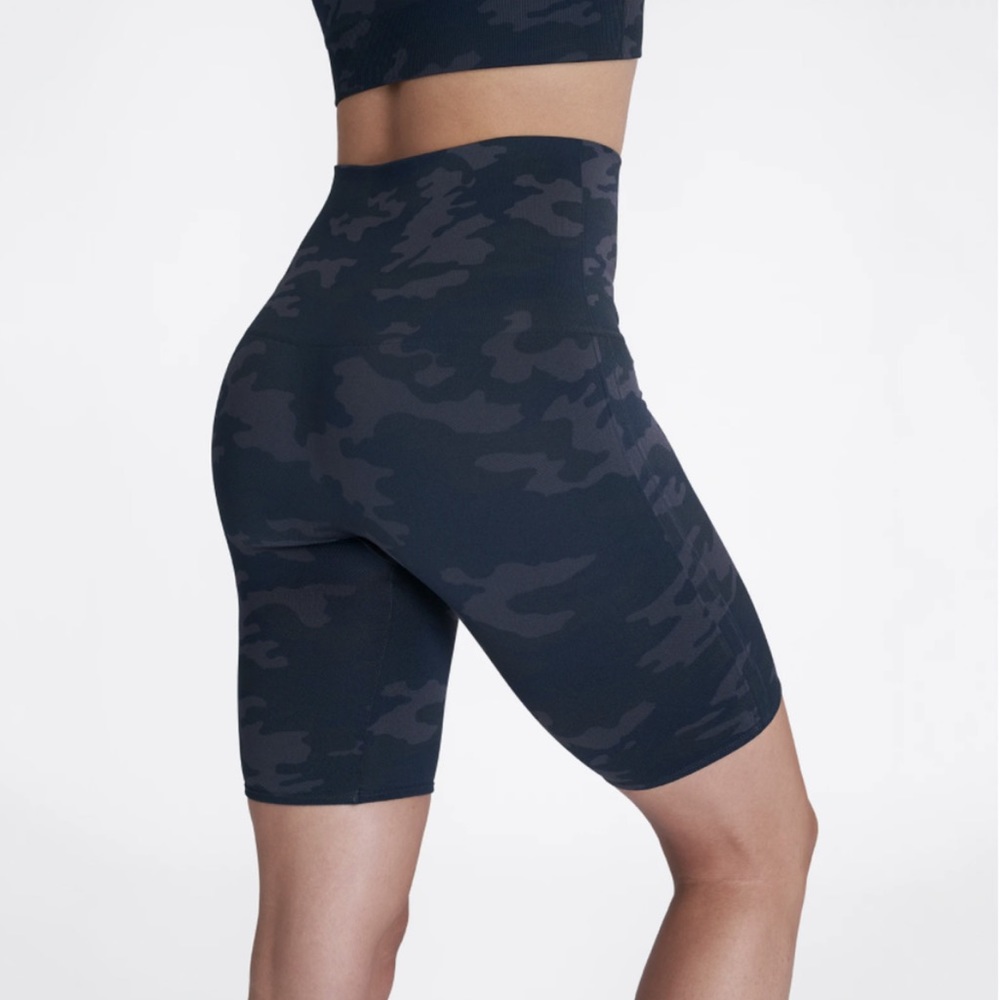 EUC Spanx Look At Me Now Shorts Camo Size M